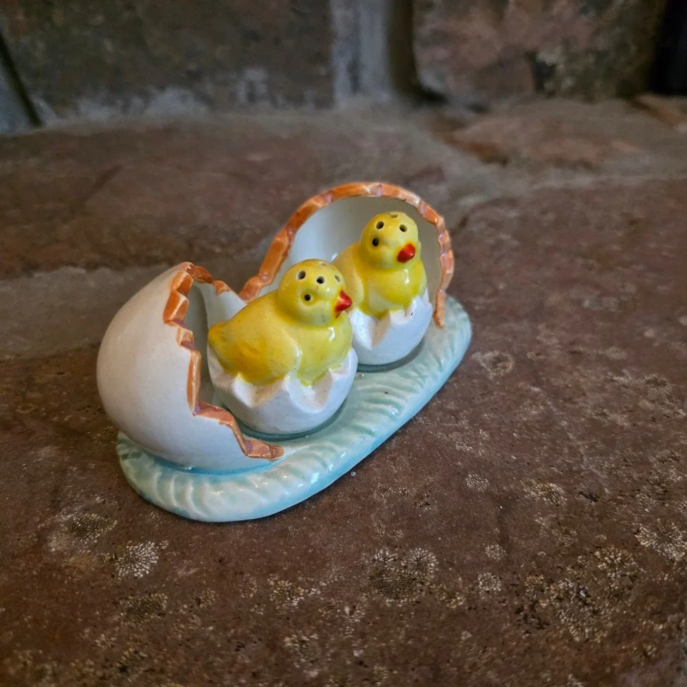 Vintage Hand Painted Japan Ceramic Chick Egg Salt and Pepper Shakers with Base